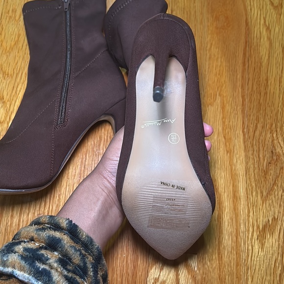 Brown booties from fashion nova - Picture 4 of 4